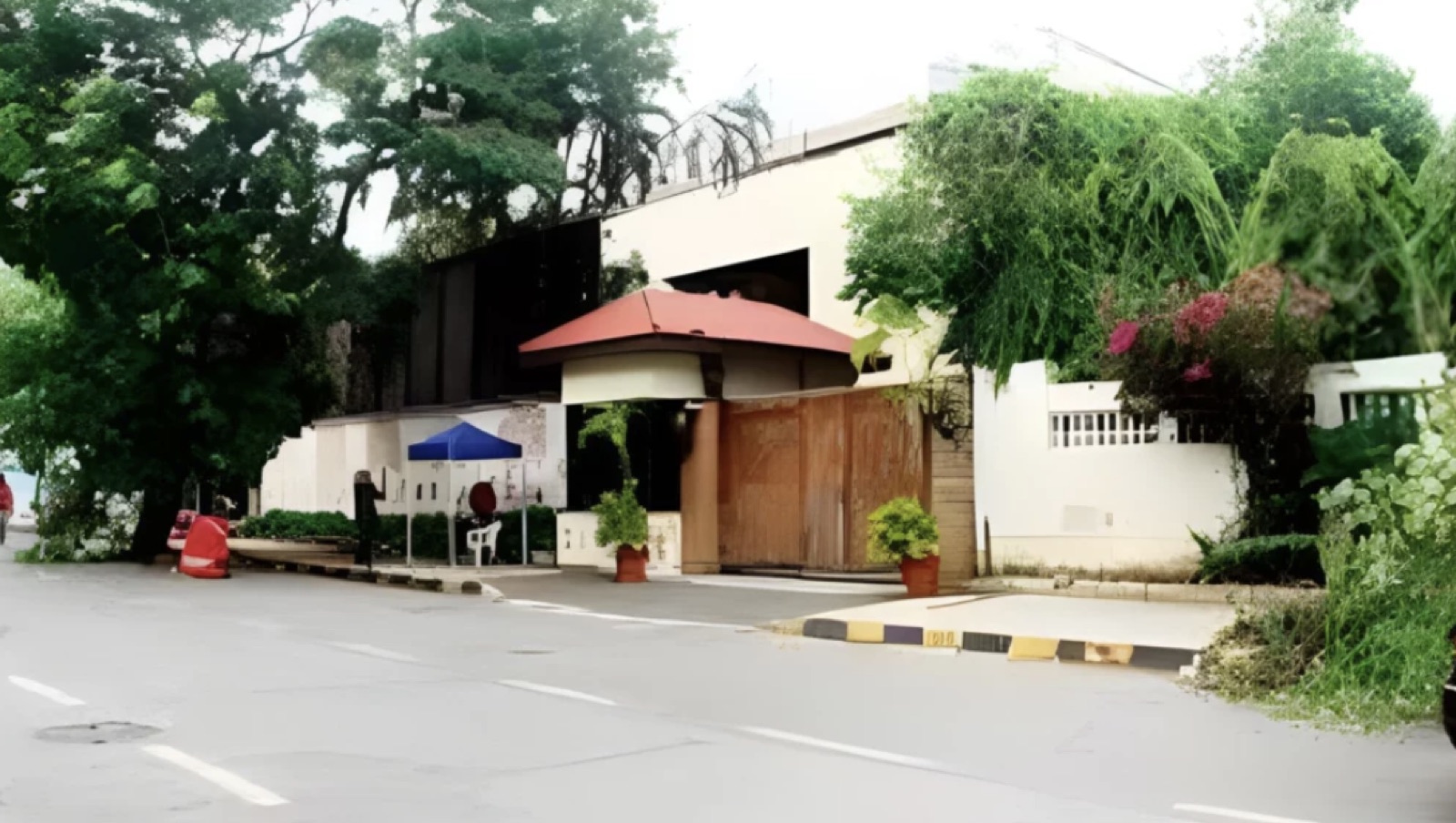 Actor Bungalows Juhu — Amitabh Bachchan Jalsa Bollywood tour